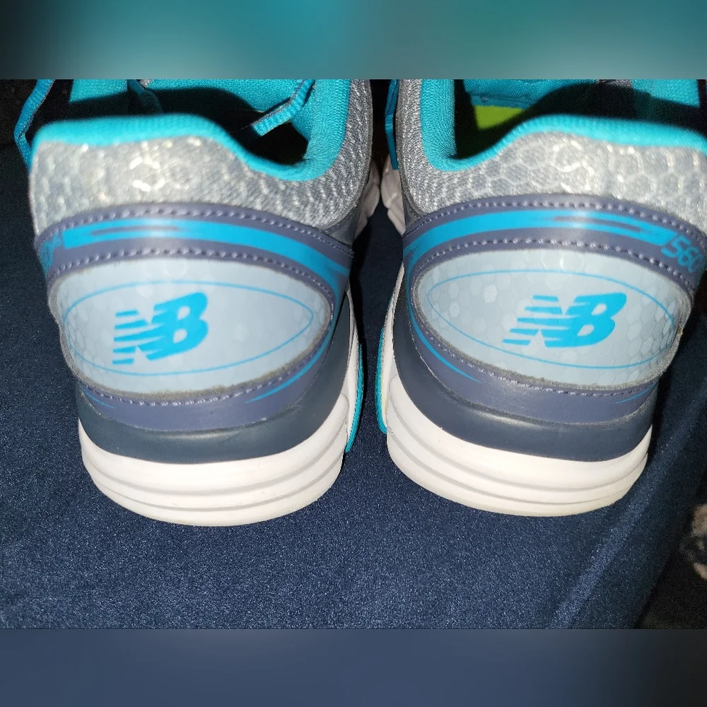 New Balance Women's 560v6 Running Shoes - Picture 4 of 4